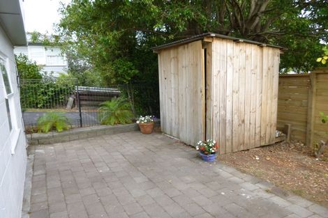 Photo of property in 22 Raymond Terrace, Northcote, Auckland, 0627