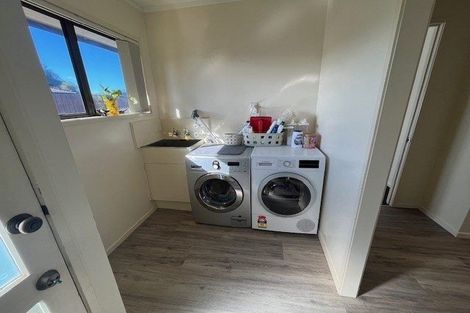 Photo of property in 32 Jillteresa Crescent, Half Moon Bay, Auckland, 2012