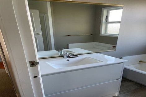 Photo of property in 42 Morris Road, Hillcrest, Hamilton, 3216