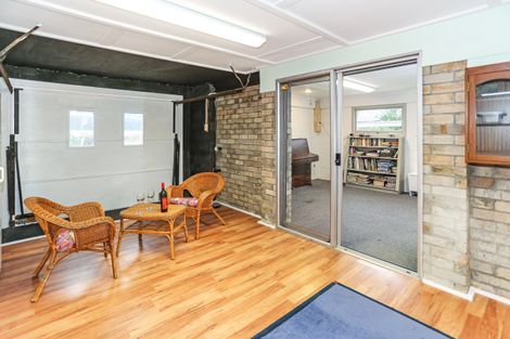 Photo of property in 8 Youngs Road, Papakura, 2110