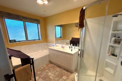 Photo of property in 11 Witbrock Crescent, Burnside, Christchurch, 8053