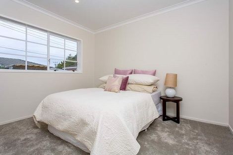 Photo of property in 1/77 Shakespeare Road, Milford, Auckland, 0620