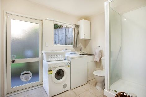Photo of property in 6 Cayman Place, Unsworth Heights, Auckland, 0632