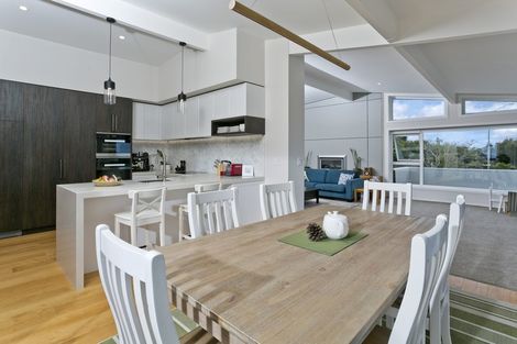 Photo of property in 927 East Coast Road, Northcross, Auckland, 0632
