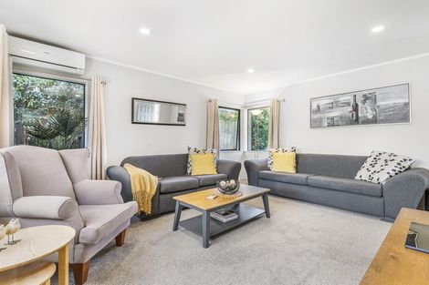 Photo of property in 15 Pinewood Grove, Botany Downs, Auckland, 2010