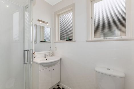 Photo of property in 82 Muritai Road, Eastbourne, Lower Hutt, 5013