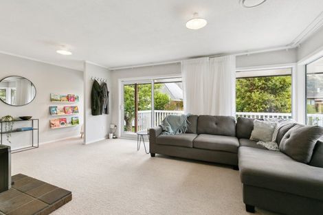 Photo of property in 21 Mexted Terrace, Tawa, Wellington, 5028