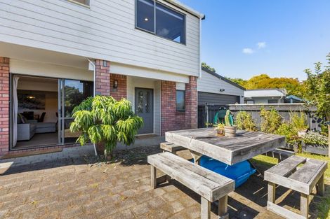 Photo of property in 33 Beaumont Crescent, Frankleigh Park, New Plymouth, 4310