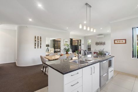 Photo of property in 22 Midhurst Avenue, Henderson, Auckland, 0612