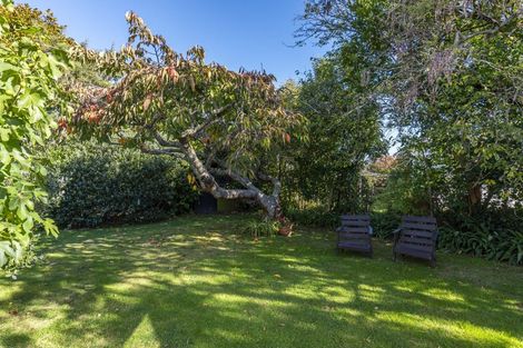 Photo of property in 16 Kakariki Grove, Waikanae, 5036