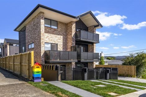 Photo of property in 2/137 View Road, Sunnyvale, Auckland, 0612