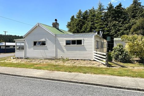 Photo of property in 11 Halsey Street, Clinton, 9534