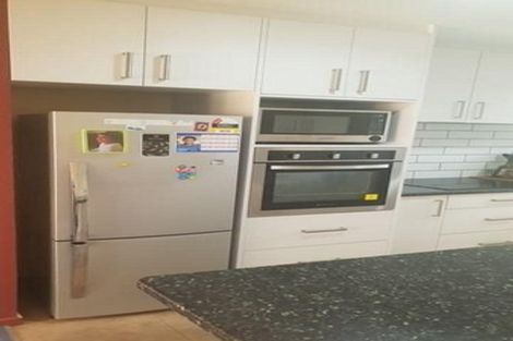 Photo of property in 17a Chesterton Terrace, Henderson, Auckland, 0612