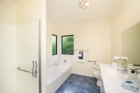 Photo of property in 16 Cloake Way, Palmerston North, 4414