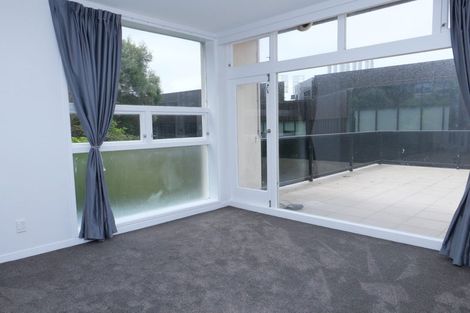 Photo of property in 70 Kelburn Parade, Kelburn, Wellington, 6012