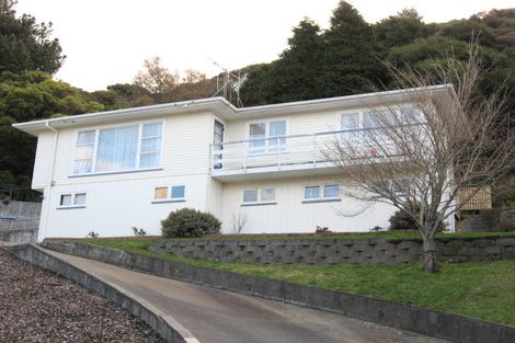 Photo of property in 32 Davis Grove, Wainuiomata, Lower Hutt, 5014
