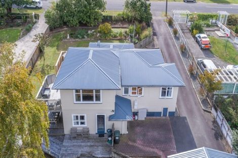 Photo of property in 61 Kawiu Road, Levin, 5510