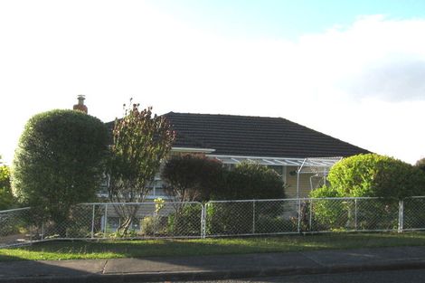 Photo of property in 76 Sylvan Crescent, Te Atatu South, Auckland, 0610