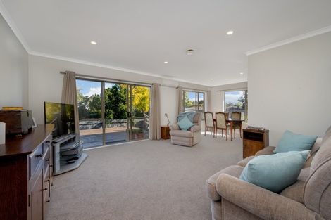 Photo of property in 26 Gillett Place, Botany Downs, Auckland, 2014