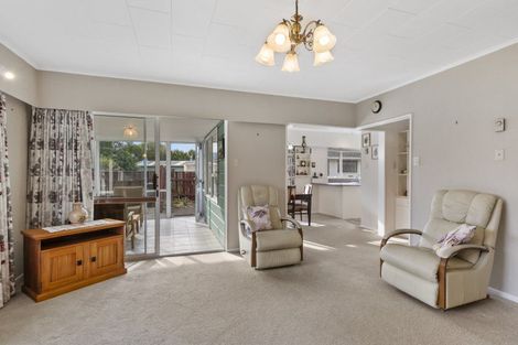 Photo of property in 6 Wakefield Grove, Waikanae, 5036