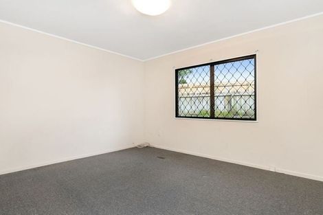 Photo of property in 2/9 Maplesden Drive, Clendon Park, Auckland, 2103