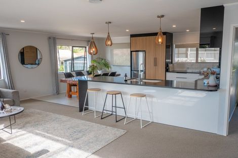 Photo of property in 19 Stratford Drive, Cable Bay, 0420