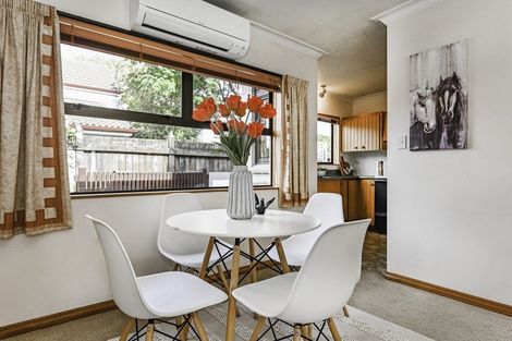 Photo of property in 2/505 Fitzroy Avenue, Hastings, 4122