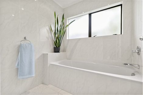 Photo of property in 163 Chelsea View Drive, Chatswood, Auckland, 0626