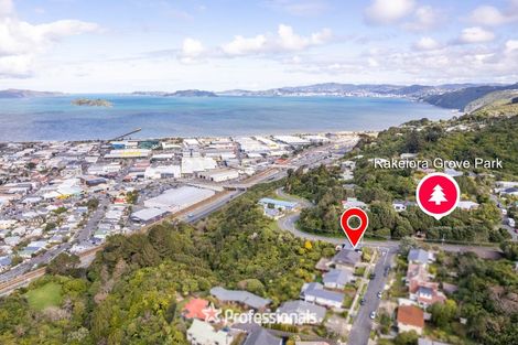 Photo of property in 2 Stanhope Grove, Korokoro, Lower Hutt, 5012