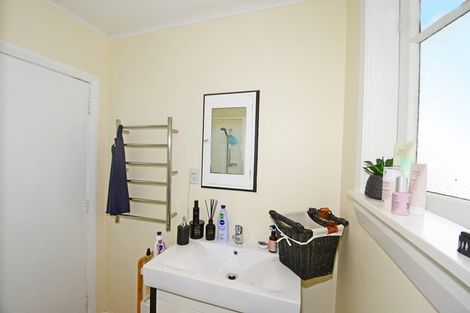 Photo of property in 23 Cumberland Street, Leigh, 0985