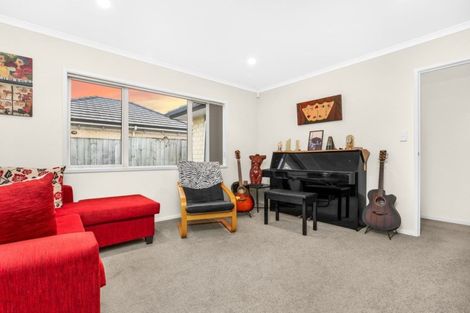 Photo of property in 12 Lombardia Way, Karaka, Papakura, 2113
