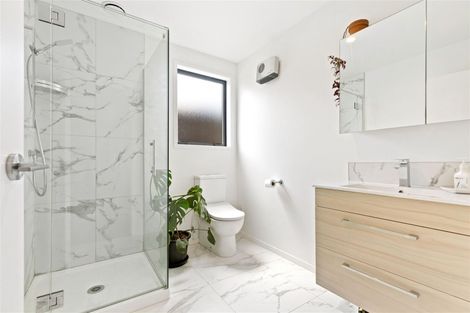 Photo of property in 87a Beach Road, Te Atatu Peninsula, 0610