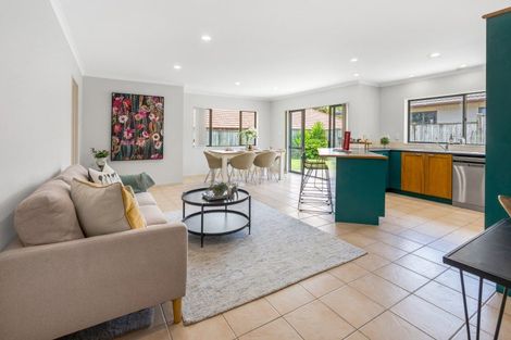 Photo of property in 8 Gilford Place, East Tamaki Heights, Auckland, 2016