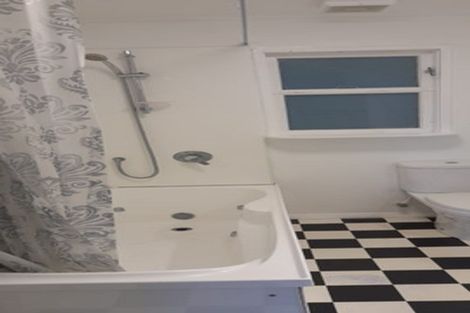 Photo of property in 21 Pembroke Road, Northland, Wellington, 6012