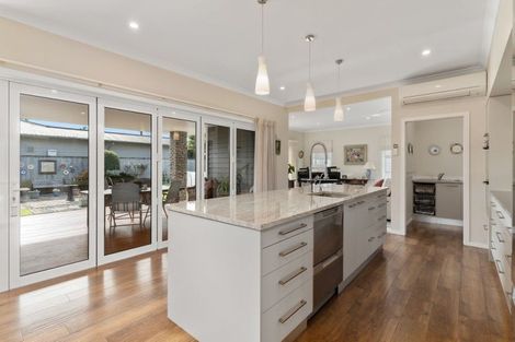 Photo of property in 2 Dixon Street, Carterton, 5713