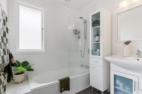 Photo of property in 101 Island Bay Road, Beach Haven, Auckland, 0626