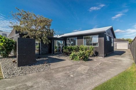 Photo of property in 32 Kapanui Road, Waikanae, 5036