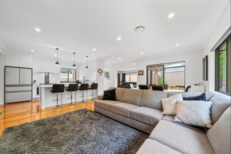 Photo of property in 5 Fern Lane, Whalers Gate, New Plymouth, 4310