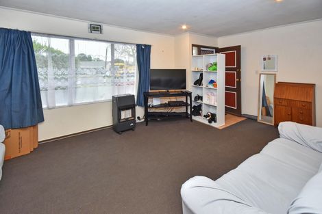 Photo of property in 16 Gloaming Place, Conifer Grove, Takanini, 2112