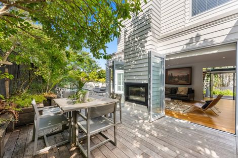 Photo of property in 15c Rodney Road, Northcote Point, Auckland, 0627