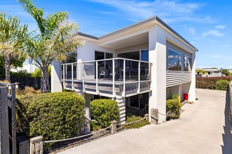Photo of property in 60 Karewa Parade, Papamoa Beach, Papamoa, 3118