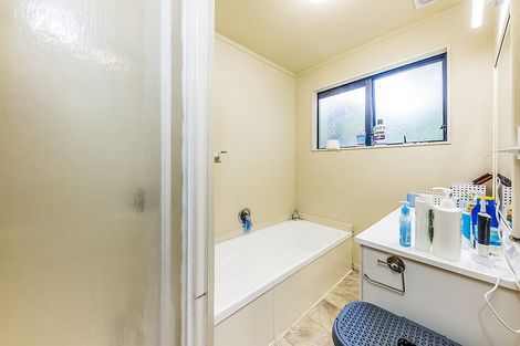 Photo of property in 28 Ronald Macken Place, Windsor Park, Auckland, 0632