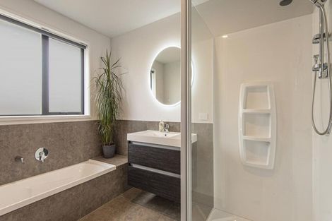 Photo of property in 5 Olney Court, One Tree Point, 0118