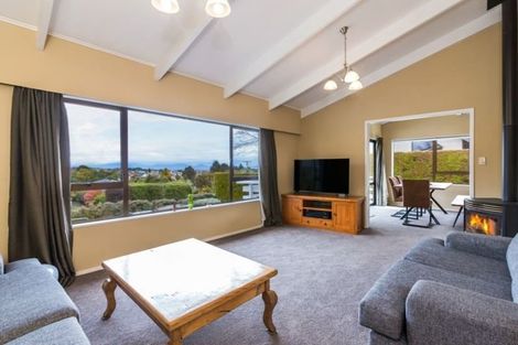 Photo of property in 10 Titoki Avenue, Waipahihi, Taupo, 3330