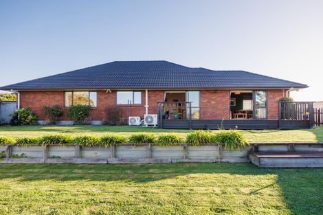 Photo of property in 12 Ron Place, Fitzherbert, Palmerston North, 4410