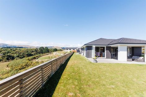 Photo of property in 132 Johnstone Drive, Fitzherbert, Palmerston North, 4410