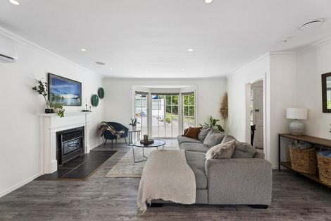 Photo of property in 30 Glencourt Place, Glenfield, Auckland, 0629