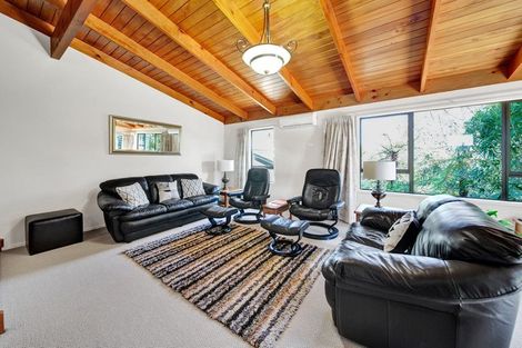 Photo of property in 4 Sequoia Grove, Merrilands, New Plymouth, 4312