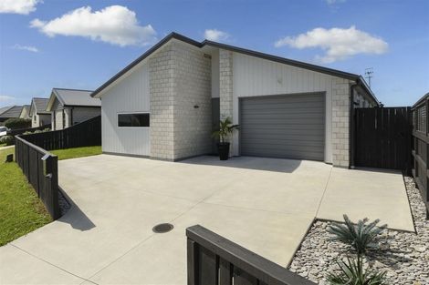 Photo of property in 39 Kotiate Street, Papamoa Beach, Papamoa, 3118
