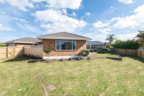 Photo of property in 1 Campian Place, Golflands, Auckland, 2013